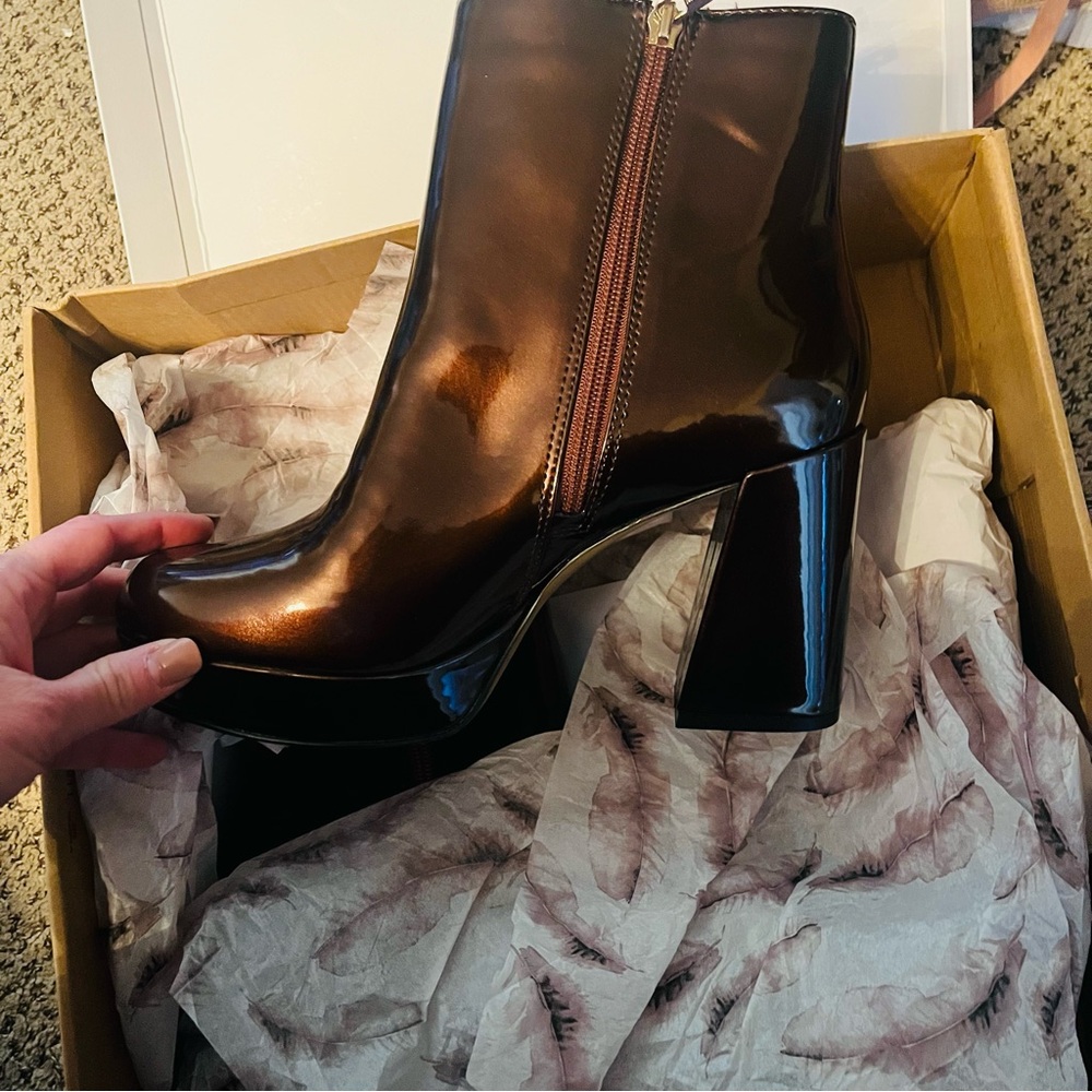 Jessica Simpson, boots - Picture 2 of 5